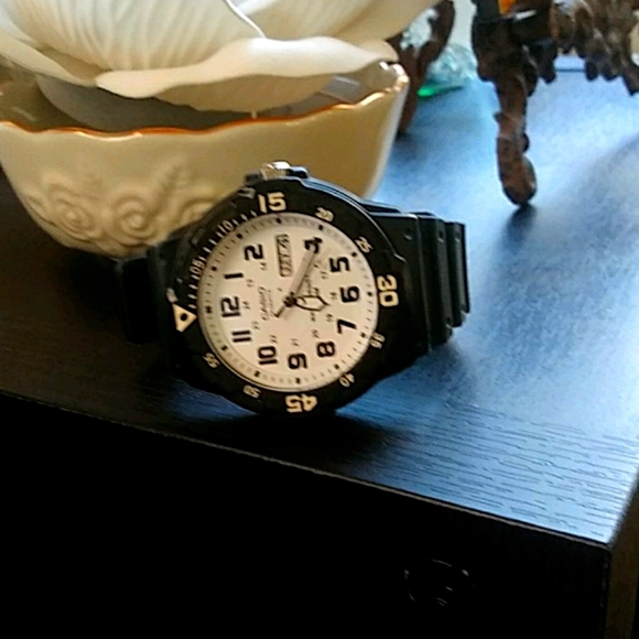Watch - Picture 1 of 2